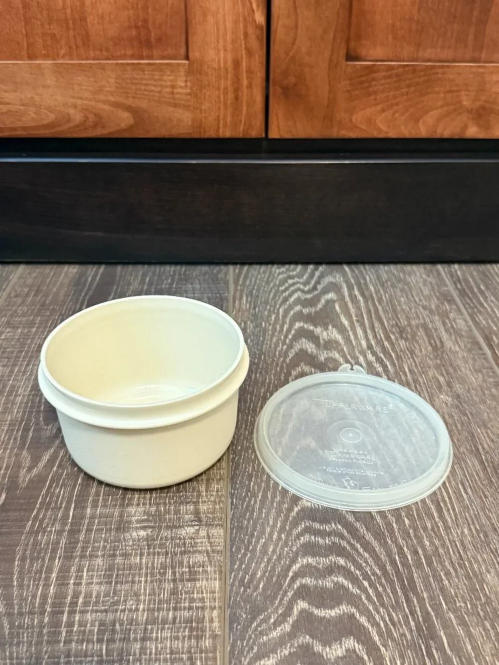 Tupperware Divided Snack and Dip Tray with Bowl